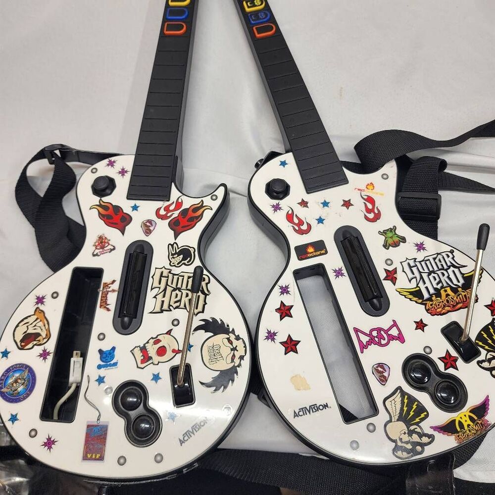 Guitar Hero Aerosmith Les Paul Wireless Wii Controllers Set of 2 Gibson OEM - Picture 8 of 10